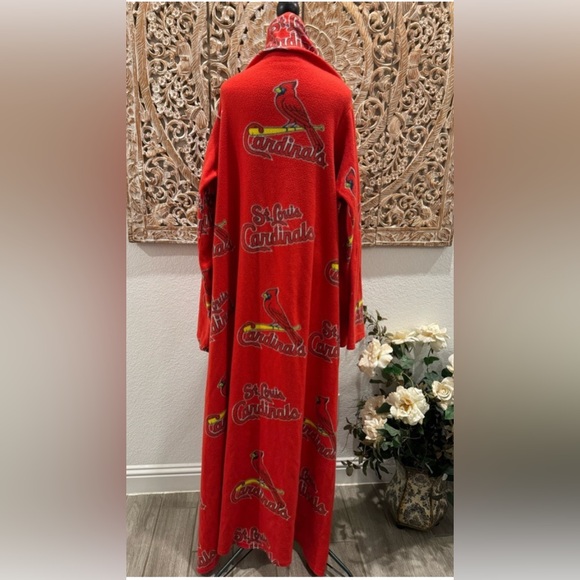 St. Louis Cardinals Baseball Blanket Wrap Snuggie, Fan T-shirt & Mug 3 Piece Set - Picture 3 of 16